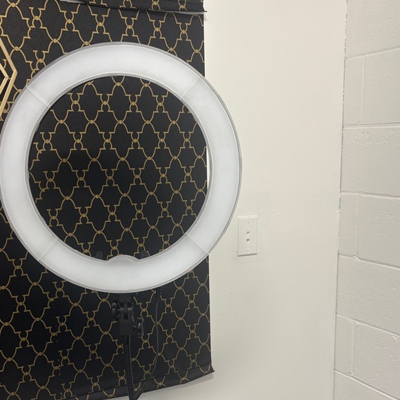 LED Ring Light - Picture 1 of 3